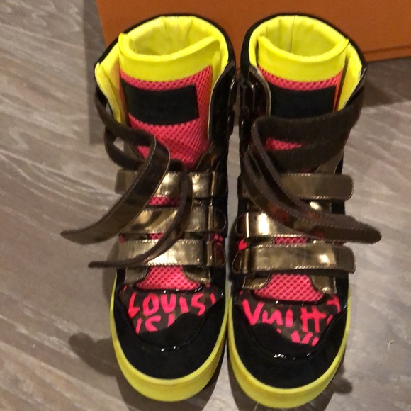 Louis Vuitton graffiti sneakers - Picture 14 of 16